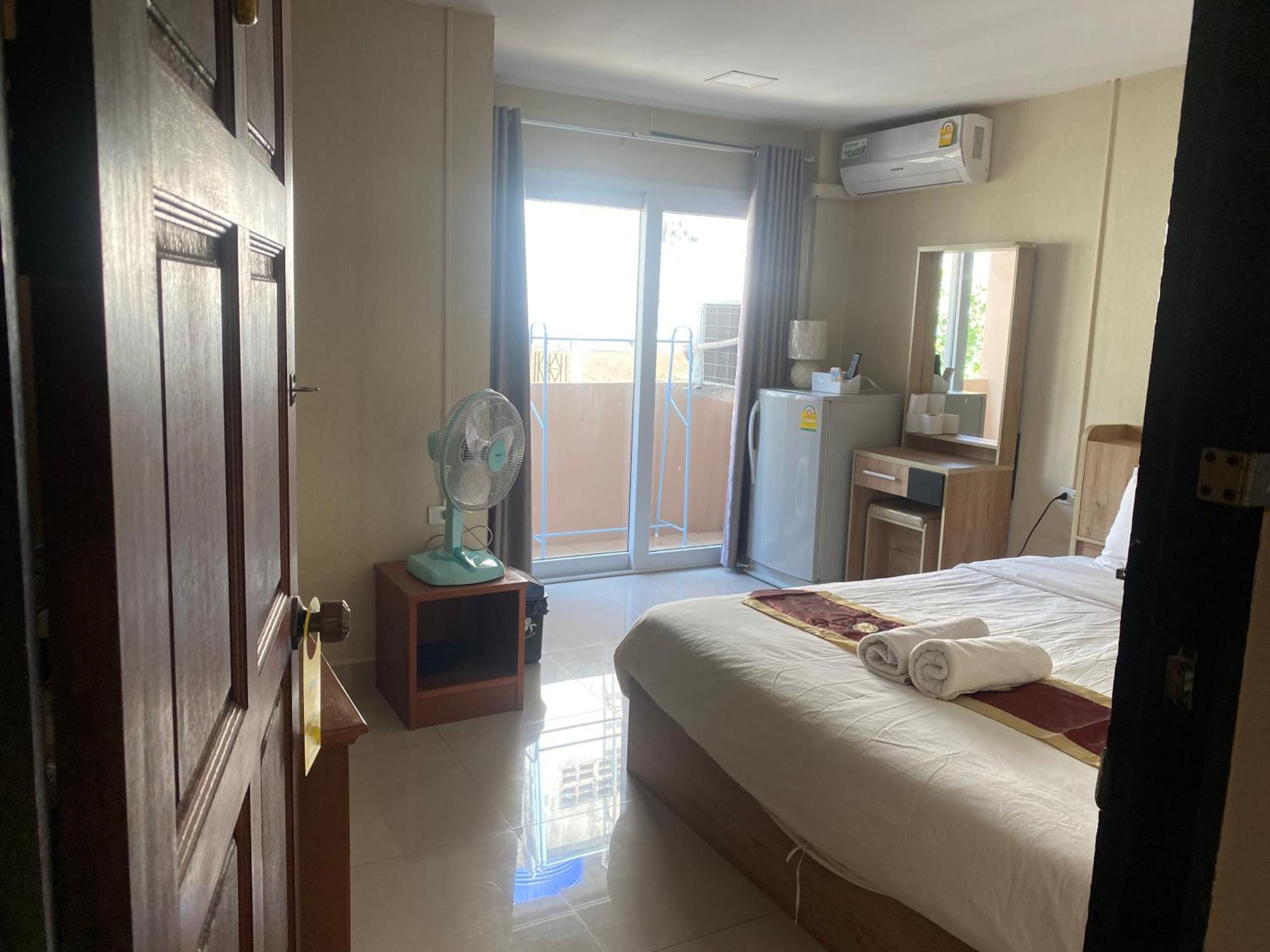 Hug Me Guesthouse 芭達亞 外观 照片